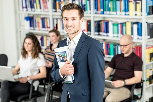 Eignungsprüfung für Beruflich Qualifizierte an der Allensbach Hochschule